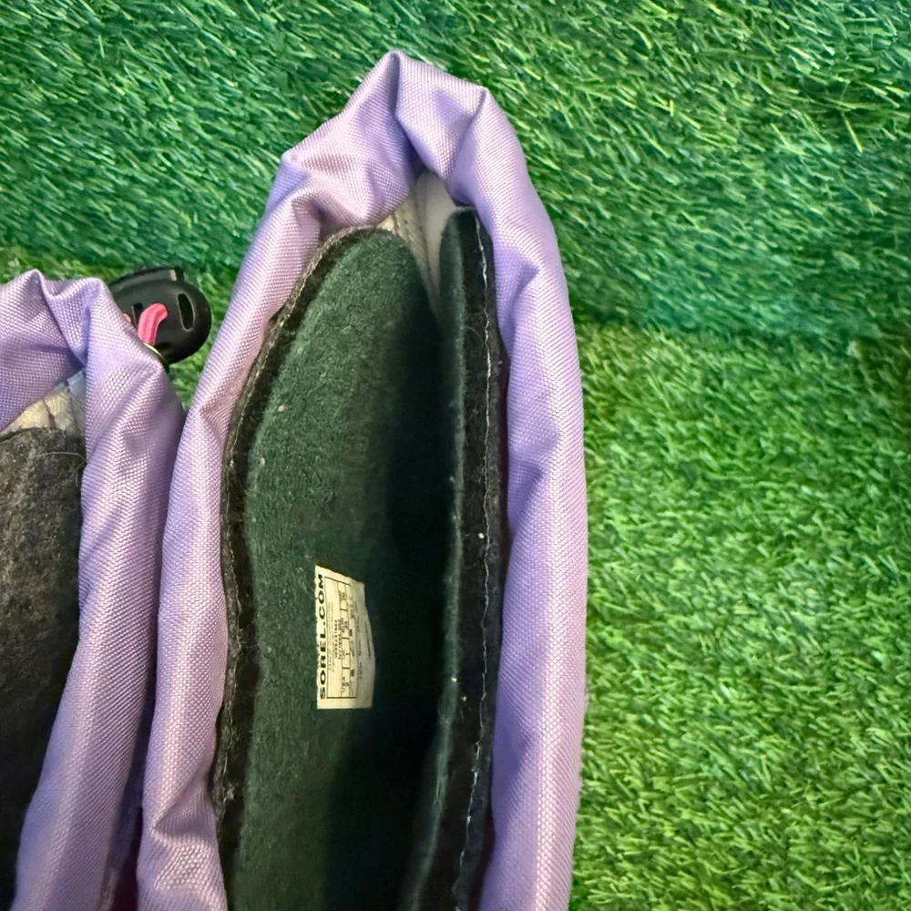 Sorel youth girls Black and Purple waterproof Snow Boots. Size 2y - Picture 7 of 9